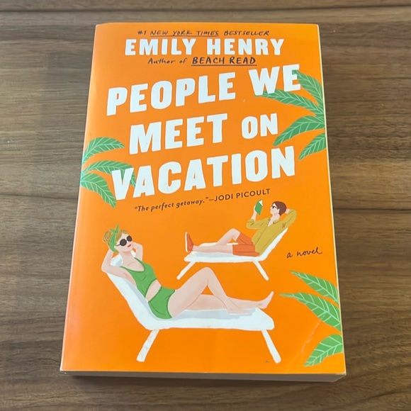 People we meet on vacation by Emily Henry - Picture 1 of 4